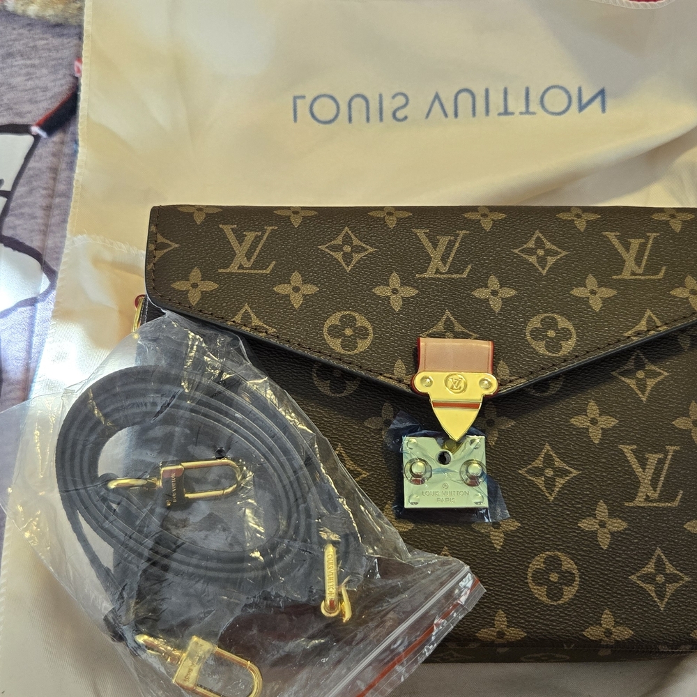 Louis Vuitton Monogram Clutch